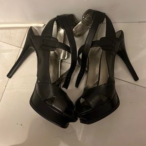 Guess black platform stiletto, excellent condition